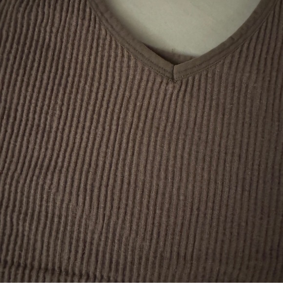 Forever 21 Ribbed V-Neck Crop Tank Top Mauve Gray Purple Beige - Small - Picture 3 of 3